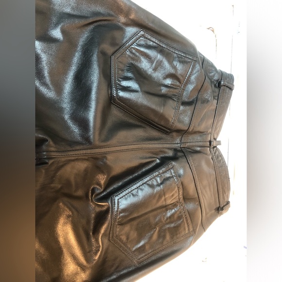 Woman Danier Leather pants: circ: 25,5", across: 12,5"
OL: 42,5" inseem: 31" - Picture 6 of 7